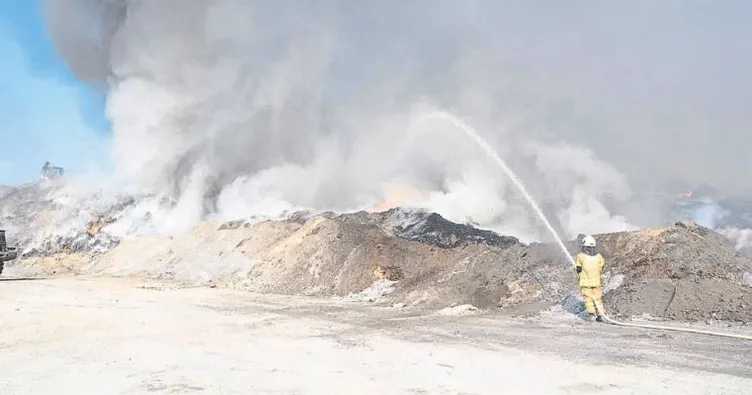 Cüruf depolama alanında yangın