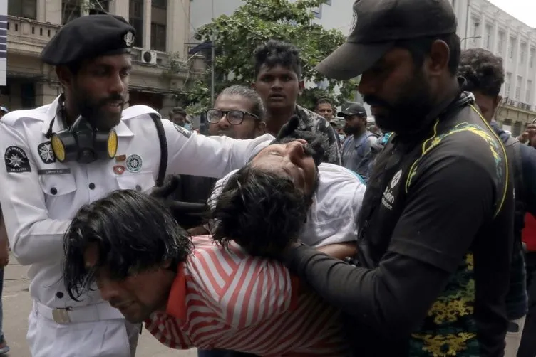 Son dakika: Dünya bu görüntüleri konuştu! Sri Lanka Devlet Başkanı istifa etti