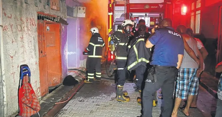 İki katlı evde çıkan yangın korkuttu