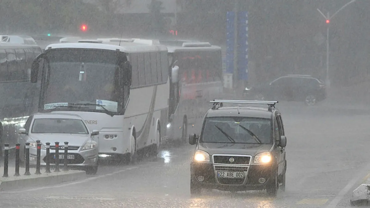SON DAKİKA | Meteoroloji’den İstanbul dahil birçok il için yeni uyarı: Kuvvetli sağanak ve kar yağışı kapıda