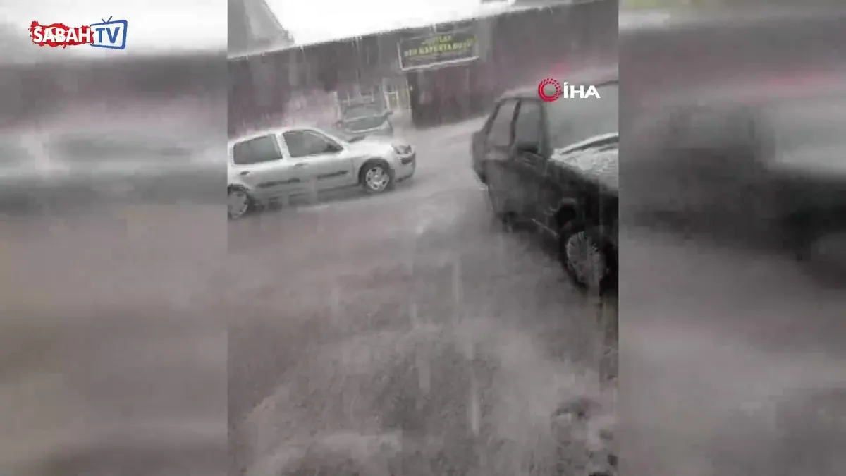 Muş’ta sağanak ve dolu yağışı: İş yerlerini su bastı videosunu izle Muş’ta sağanak ve dolu yağışı: İş yerlerini su bastı videosunu izle