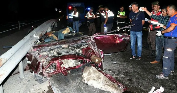 Kütahya’da otomobil bariyerlere çarptı: 3 ölü, 1 yaralı