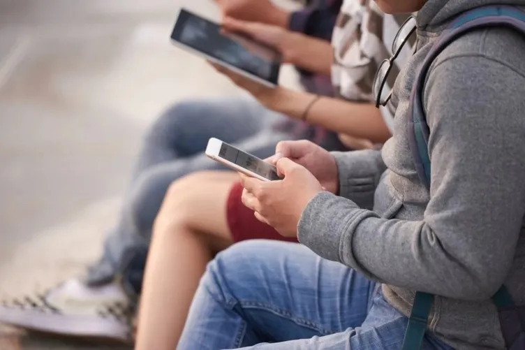 İngiltere de gündeme aldı: Avustralya’da 16 yaş altı çocukların sosyal medya kullanımına yasak planı