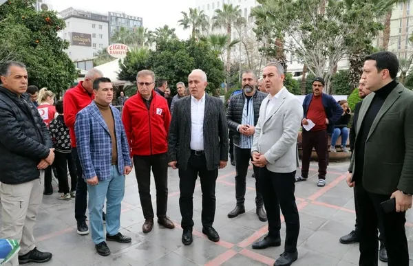 depremzede-vatandaslar-icin-baslatilan-yardim-seferberligi-giysi-market-ile-devam-ediyor-1677488347870.jpg