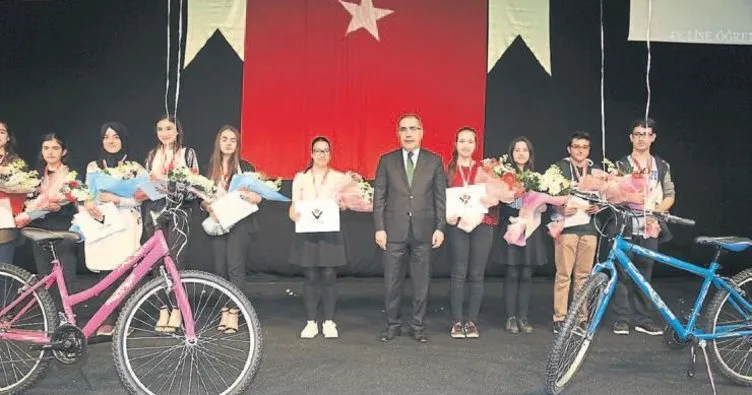 Başarılı 66 öğrenciye bisiklet
