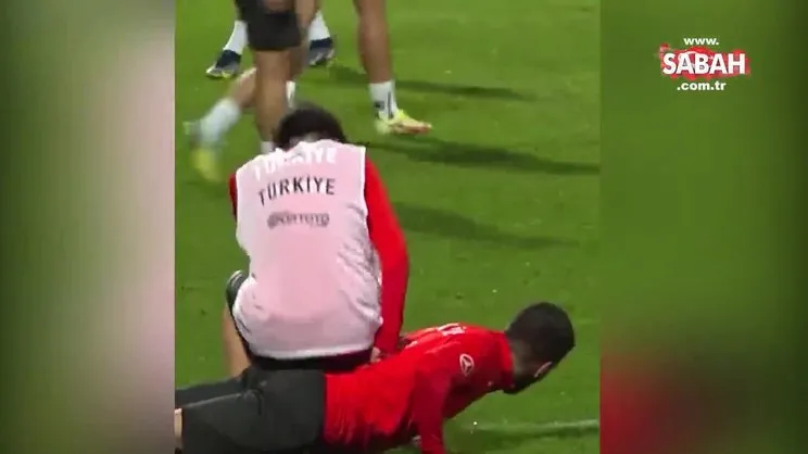 A Milli Takım'da güldüren anlar! Arda Güler ve Umut Bozok şakalaştı... | Video