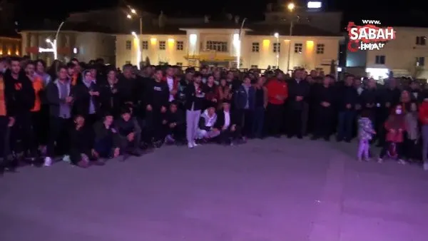 Rıza Kayaalp’in ailesi ve vatandaşlar şampiyonluk maçını heyecanla izledi | Video