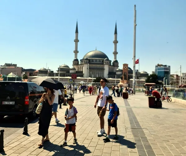 istanbulda-termometreler-30-dereceyi-asti-1785856066429.jpg