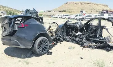Tesla aracı ikiye bölündü, iki can gitti #antalya