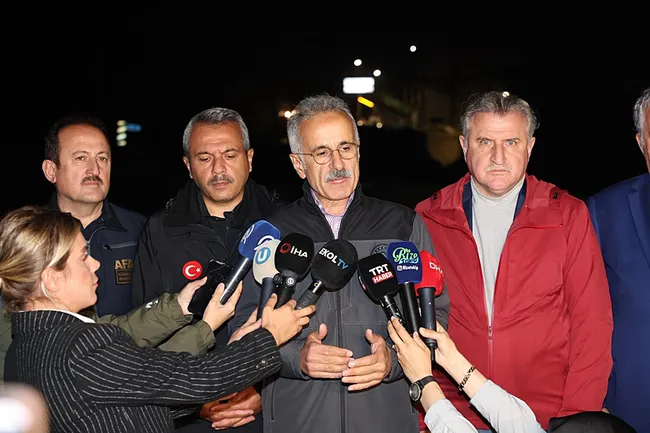 SON DAKİKA… Metrekareye 161 kilo yağış düştü! Rize sele teslim: Dereler taştı, köprüler yıkıldı, Ayder Yaylası yolu kapandı!