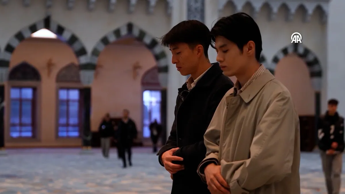 Japon restoran işletmecisi Kanehara, Türk arkadaşının vesilesiyle Müslüman oldu | Video videosunu izle Japon restoran işletmecisi Kanehara, Türk arkadaşının vesilesiyle Müslüman oldu | Video videosunu izle