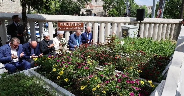 Başkan Erdoğan’dan Özal ile Erbakan’ın kabirlerine ziyaret