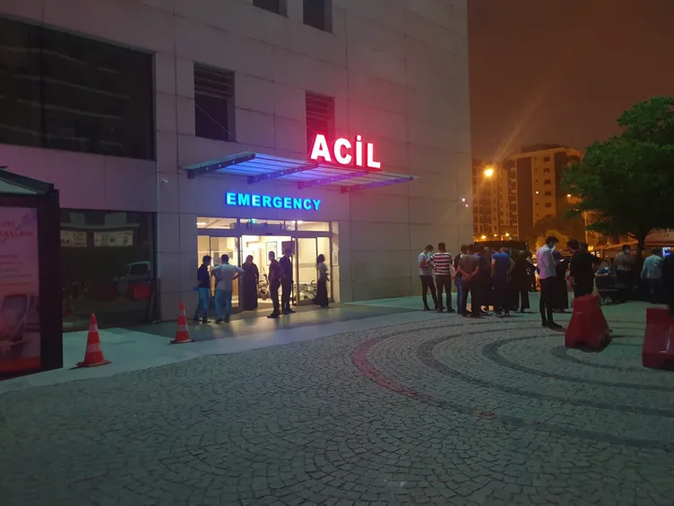 Son dakika: İzmir'de hastane önünde bekleyenlere kurşun yağmuru! Saniye saniye kaydedildi: 3'ü ağır 5 yaralı var...