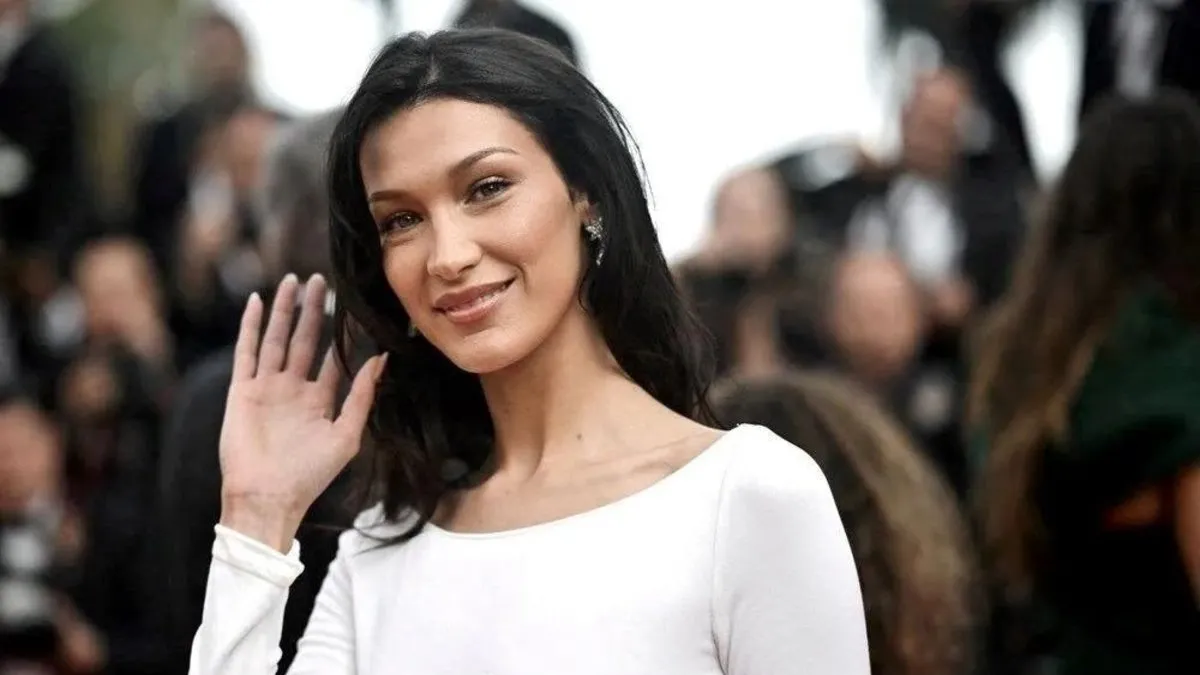 Bella Hadid hayranlarına sürpriz yaptı Bella Hadid hayranlarına sürpriz yaptı