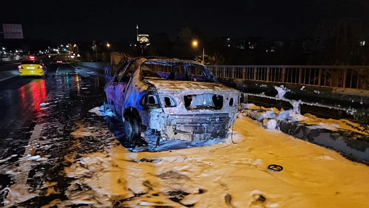 Eyüpsultan’da seyir halindeki otomobil alev aldı Eyüpsultan’da seyir halindeki otomobil alev aldı