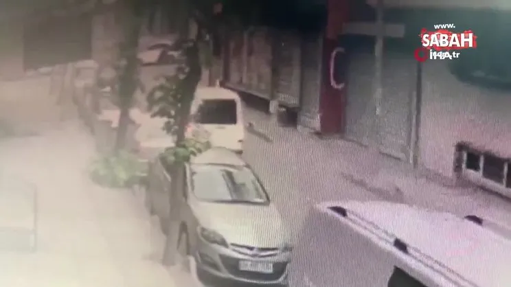 Bağcılar’da aracın camını kırıp 1 dakikada içindekileri böyle çaldılar | Video