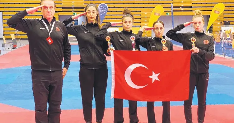 Madalyalar ile şehitlere selam