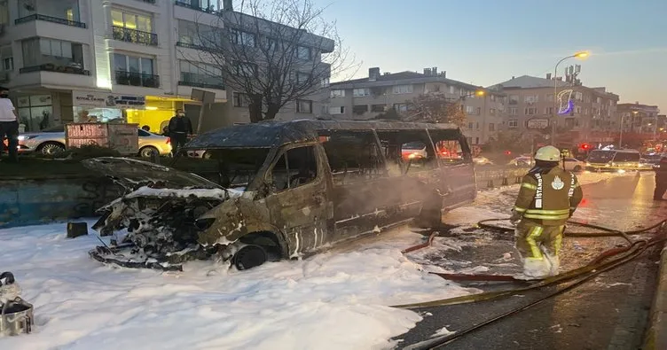 Maltepe’de bir minibüs içinde yolcular varken yandı