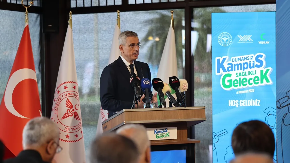 Sağlık Bakanı Prof. Dr. Kemal Memişoğlu konuşma yaparken