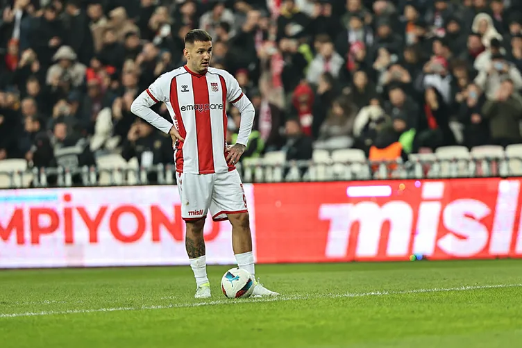 Son dakika haberi: VAR kayıtları açıklandı! İşte Rey Manaj - Barış Alper pozisyonunda konuşulanlar...