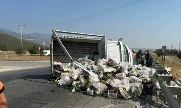 Lastiği patlayan kamyonet yan yattı: 2 kişi yaralandı #gaziantep