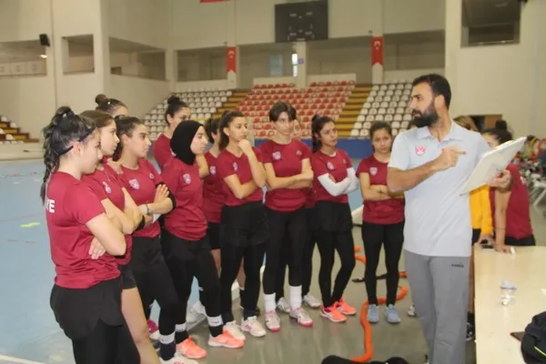 21-yas-alti-milli-takimin-amasyadaki-kampi-sona-erdi-1668949173191.jpg