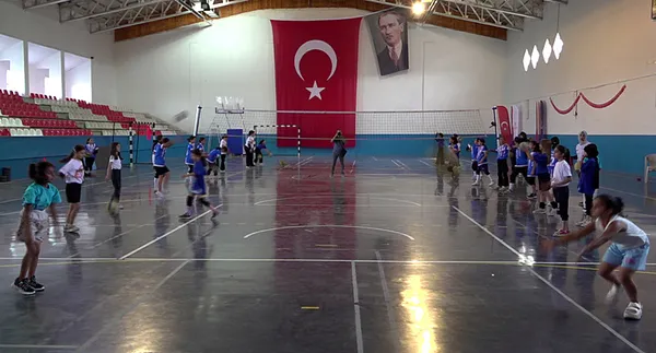 milli-zafer-horasanli-kizlarin-voleybol-hayalini-buyuttu-1788794189458.jpeg