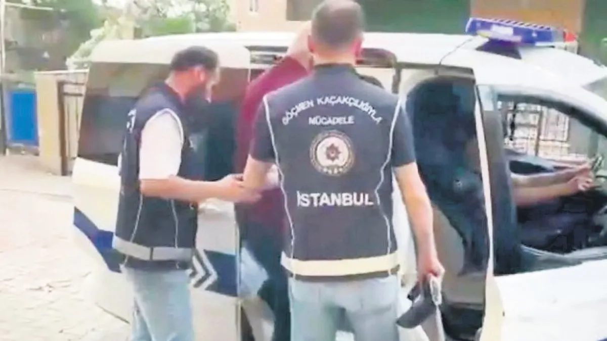 Danışmanlık adı altında göçmen kaçakçılığı operasyonunu gösteren görsel.