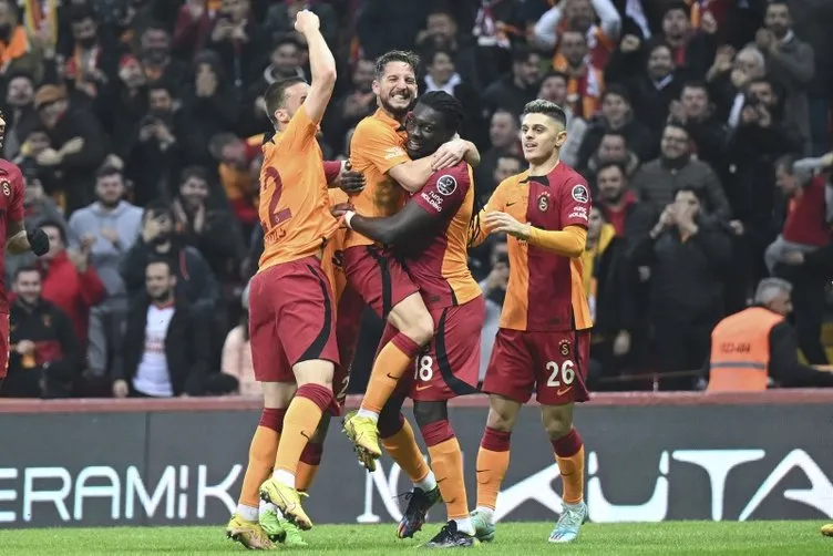 Son dakika haberi: Galatasaray’ın başına talih kuşu kondu! Yıldız isme Premier Lig’den kanca...