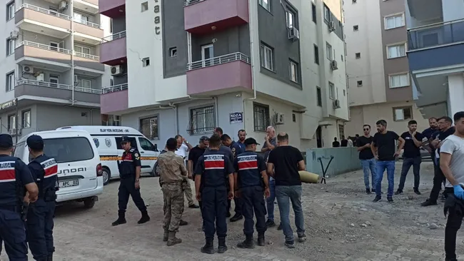 son-dakika-osmaniyede-uyusturucu-operasyonunda-supheli-ates-acti-1-asker-sehit-oldu-2-asker-yaralandi-1695221931296.jpg Son dakika: Osmaniye'de uyuşturucu operasyonunda şüpheli ateş açtı: 1 asker şehit oldu, 2 asker yaralandı