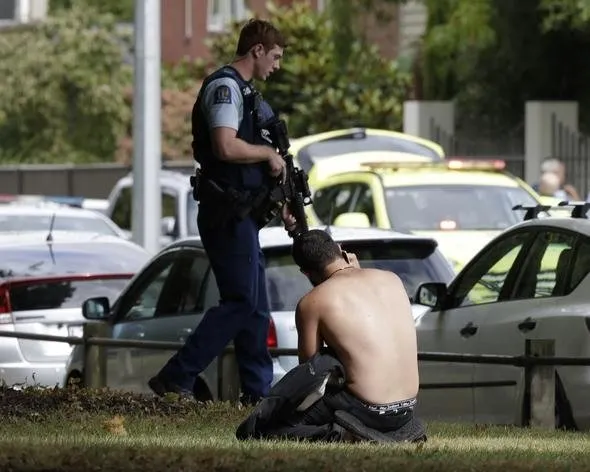 Yeni Zelanda'da iki camiye silahlı saldırı! Çok sayıda ölü ve yaralı var...