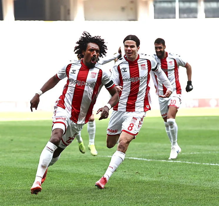 Bahoken, takım arkadaşı Cardoso’ya tokat attı! Akıllara Kerem-Marcao olayını getirdi...