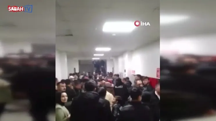 Müzik seçme meselesi kavgaya dönüştü: Hakaret ve küfür havada uçuştu | Video