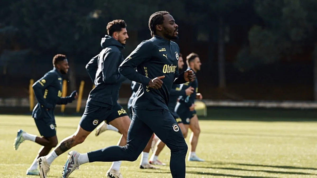 Fenerbahçe’de Slavia Prag mesaisi başladı Fenerbahçe’de Slavia Prag mesaisi başladı