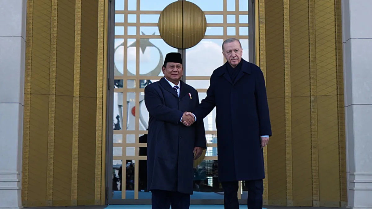 Endonezya Cumhurbaşkanı Subianto Ankara’da! Başkan Erdoğan: Ticaret hedefimiz 10 milyar dolar Endonezya Cumhurbaşkanı Subianto Ankara’da! Başkan Erdoğan: Ticaret hedefimiz 10 milyar dolar