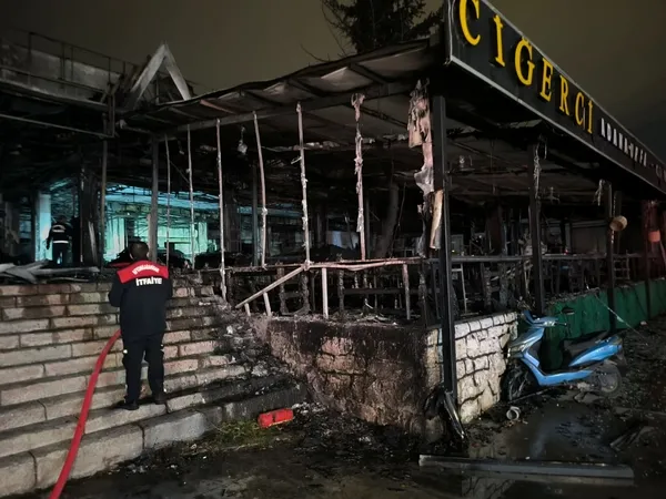afyondaki-feci-yangin-sonrasi-restoran-ortagi-sk-tutuklandi-1732356271316.jpg