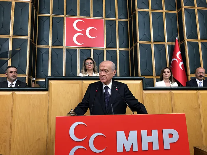 son-dakika-devlet-bahceliden-lemanin-skandal-karikaturune-tepki-sozde-derginin-saldirisini-lanetliyorum-1751357610849.jpg Son dakika | Devlet Bahçeli'den Leman'ın skandal karikatürüne tepki: Sözde derginin saldırısını lanetliyorum