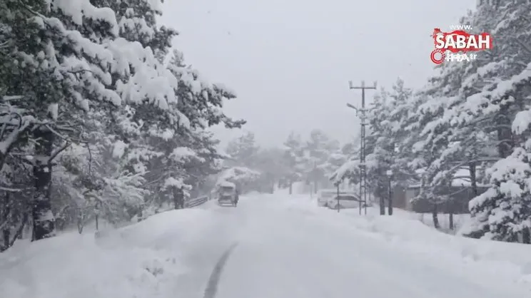 Bolu’nun doğa harikası Abant’ta kar görüntüleri mest etti... Kar kalınlığı 50 santimi geçti | Video