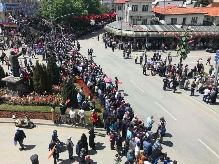 Vatandaşlar Cumhurbaşkanı Erdoğan'ı Isparta'da coşkuyla karşıladı