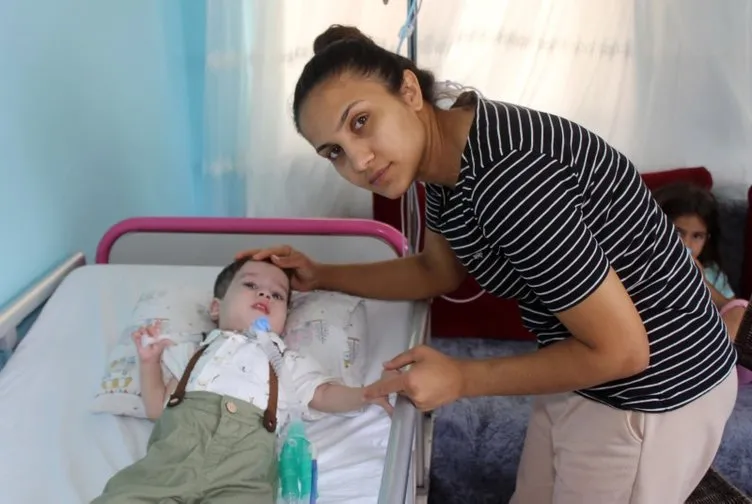 9 cihazla nefes alabiliyor! SMA’lı Onur’un annesi Türkiye’ye çağrı yaptı: Evladımı kaderine terk etmeyin