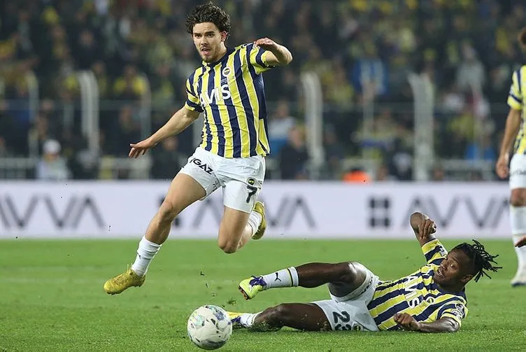 Son dakika Fenerbahçe transfer haberleri: Parayı veren düdüğü çalacak! Fenerbahçe'ye yıldız oyuncudan tarihi gelir...