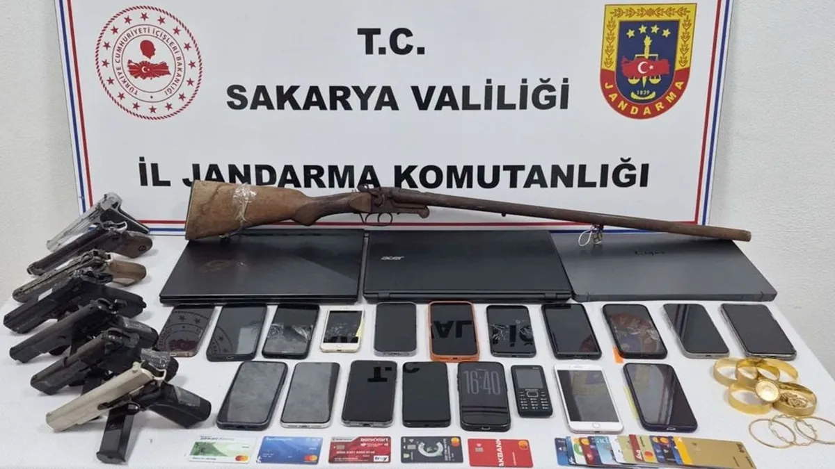 ‘Yatırım danışmanlığı’ tuzağıyla milyonlarca liralık vurgun! 26 şüpheli gözaltına alındı ‘Yatırım danışmanlığı’ tuzağıyla milyonlarca liralık vurgun! 26 şüpheli gözaltına alındı