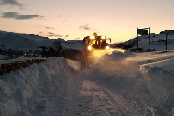 Gümüşhane’de karla kaplı köy yolları açılıyor