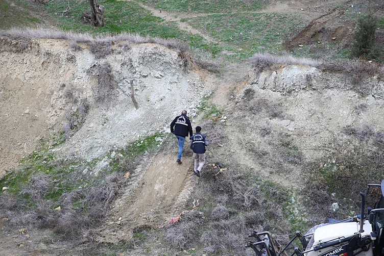SON DAKİKA... Vahşeti sağlık görevlileri fark etti! Yenidoğan bebeği gömen iki şüpheli yakalandı: Kan donduran sözler!