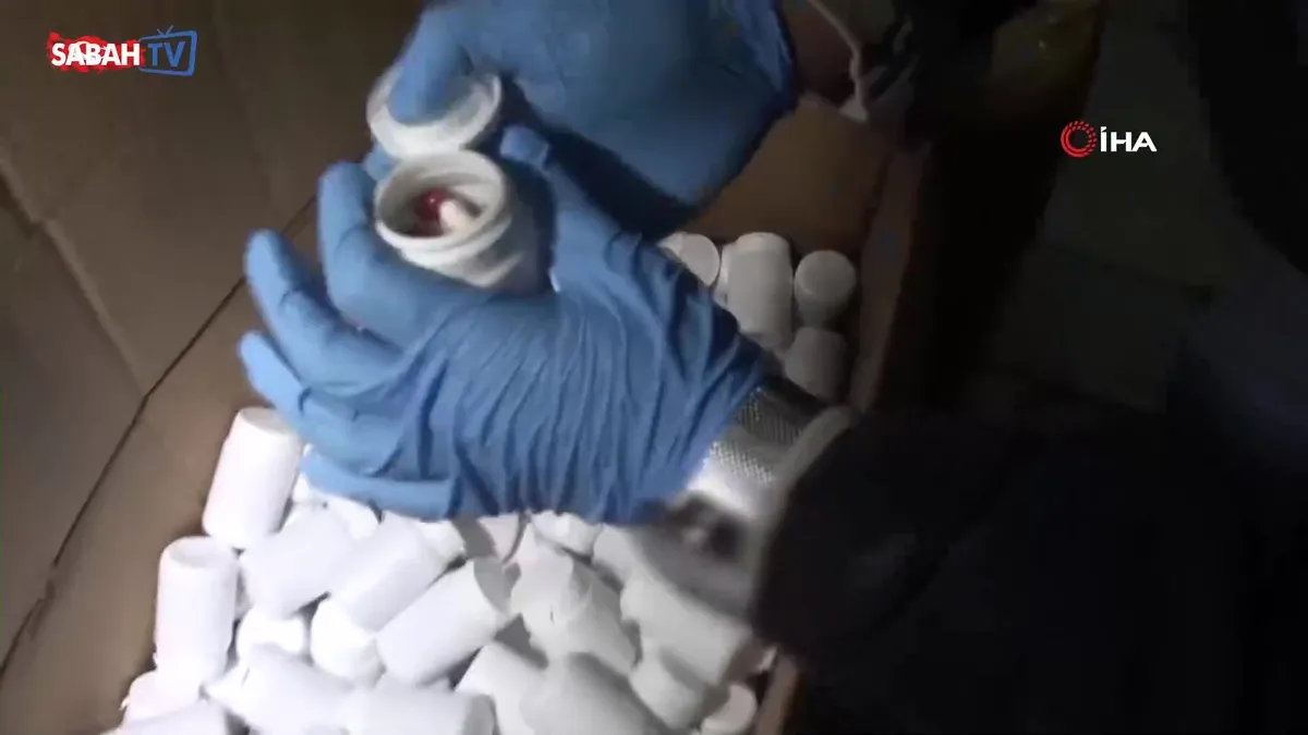 İstanbul’da uyuşturucu operasyonu: 2 gözaltı | Video videosunu izle İstanbul’da uyuşturucu operasyonu: 2 gözaltı | Video videosunu izle