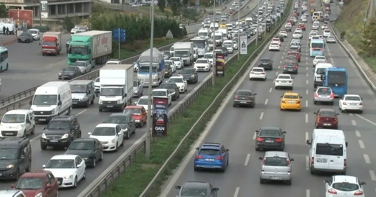 İstanbul’da yarım günlük mesainin ardından trafik yoğunluğu arttı
