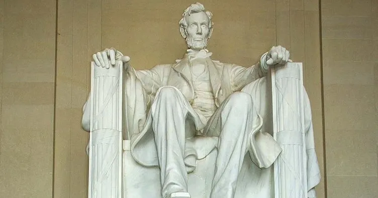 ABD’de Abraham Lincoln anıtına saldırı