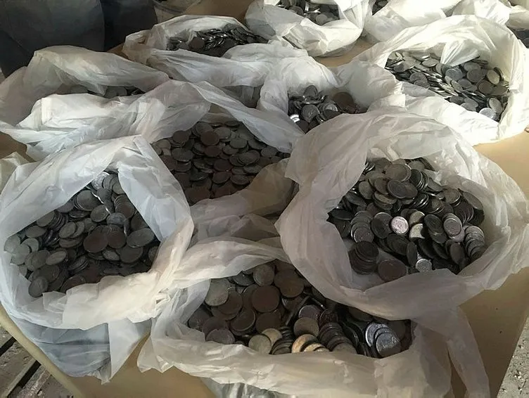 Elazığ’da tarihi konaktaki restorasyon çalışması sırasında binlerce madeni para bulundu