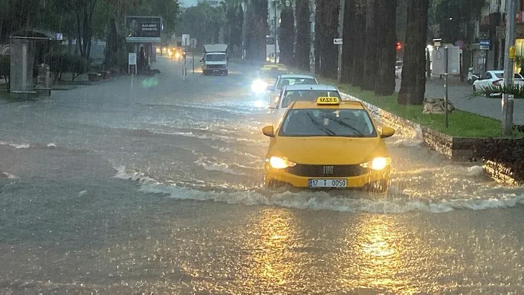Meteoroloji sarı kodlu uyarmıştı: 4 kenti su bastı! İzmir, Çanakkale, Muğla, Tekirdağ'da son durum