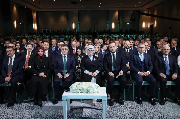 emine-erdogan-su-verimliligi-zirvesinde-konustu-musluktan-akan-su-85-milyonun-ortak-hayat-kaynagidir-1742657616340.jpg